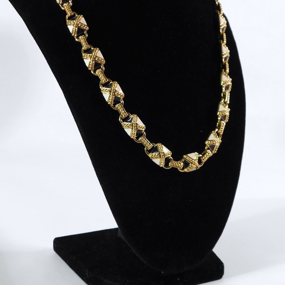 Monet Gold Tone Black and White Enamel Chocker Necklace Vintage - Picture 3 of 8